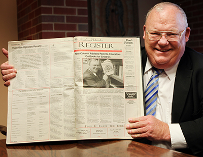 Dr. Nollen with the 2006 Register announcing his new column. SNR photo/Cathy Blankenau Bender